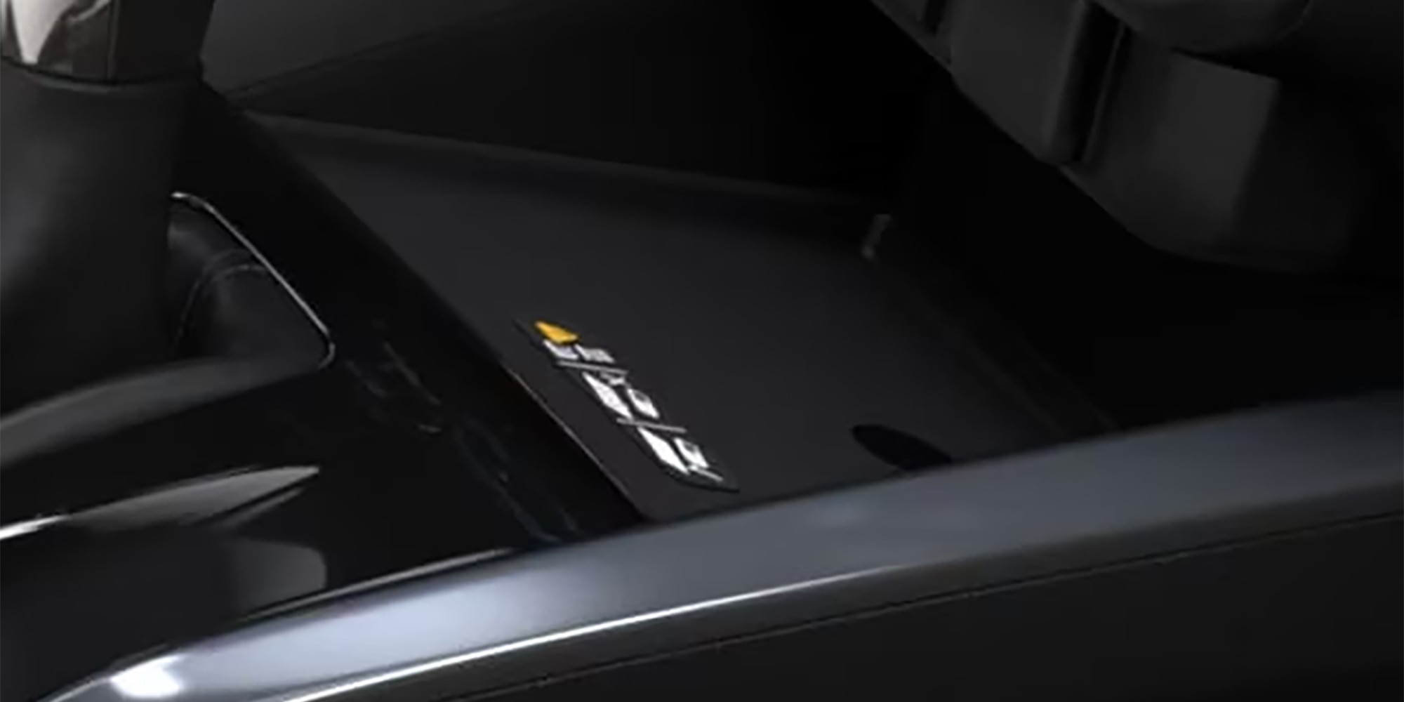 Carregador de celular por indução no console da Chevrolet S10